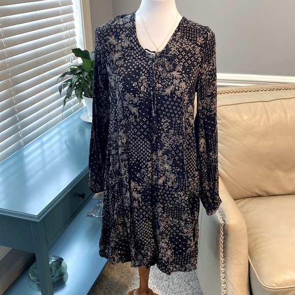Old navy lace up dress - Picture 1 of 7